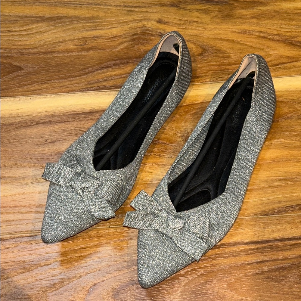 Nwot Elegant Gray And Silver Metallic Thread Women's Flats